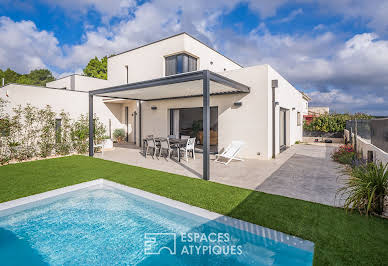 Maison avec piscine et terrasse 17