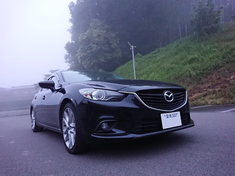 アテンザの会社の駐車場・朝霧に関するカスタム事例の投稿画像1枚目
