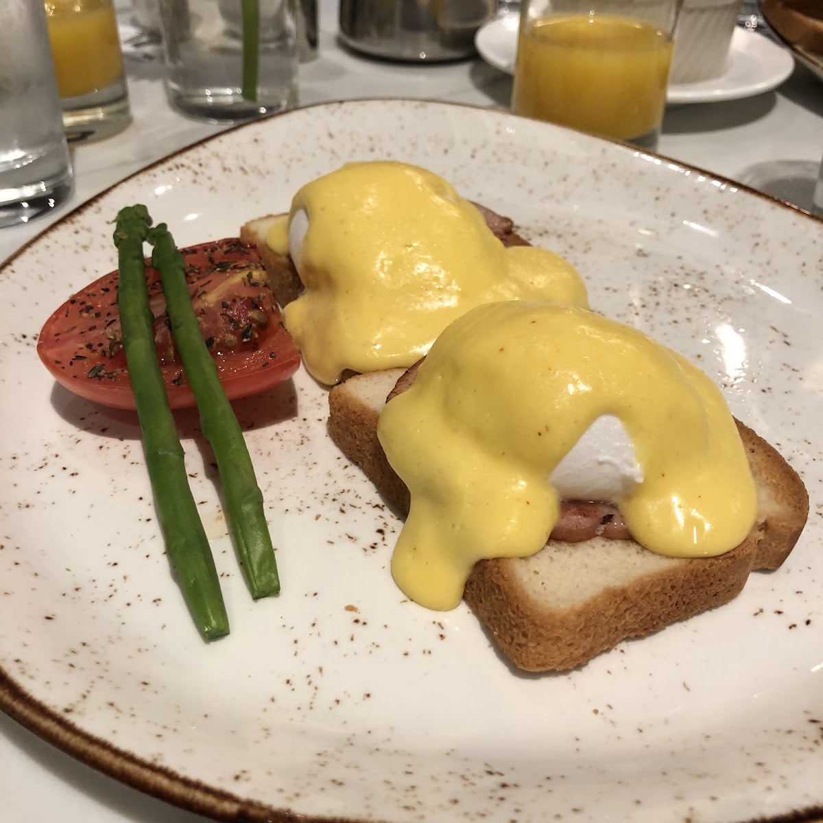 Eggs Benedict on GF toast 😍 Absolutely delicious!!! Highly recommended!