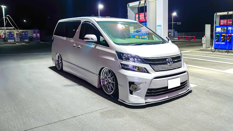 ヴェルファイアの20系ヴェルファイア・ガソリンスタンドは盛れる・ANH20W改・SSR wheelsに関するカスタム事例の投稿画像1枚目