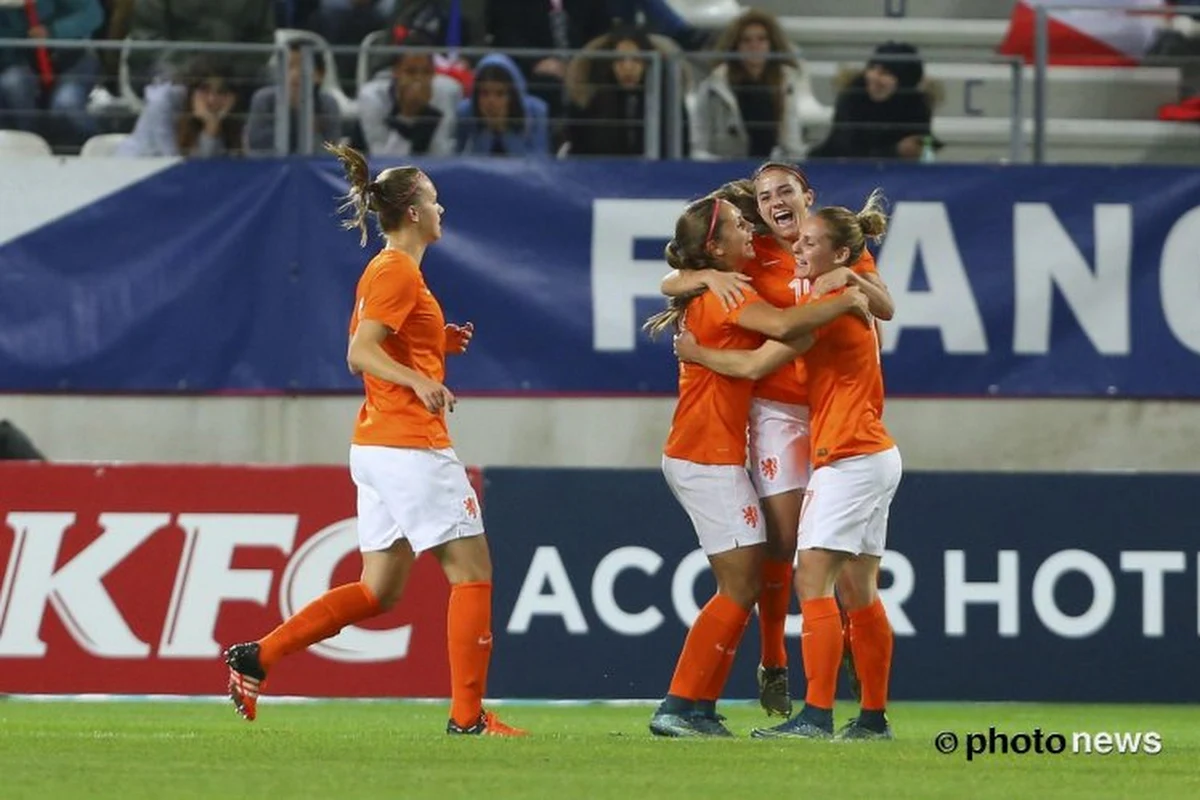 Oranje Leeuwinnen amuseren zich kostelijk in Algarve