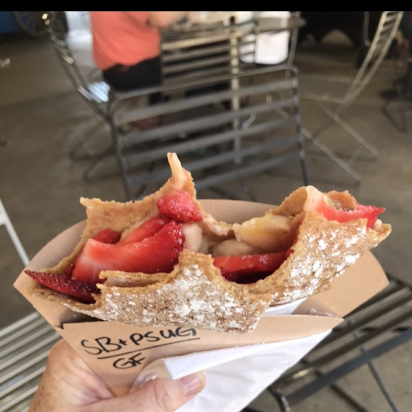 Yum!!  Strawberries, bananas & a bit of powdered sugar.