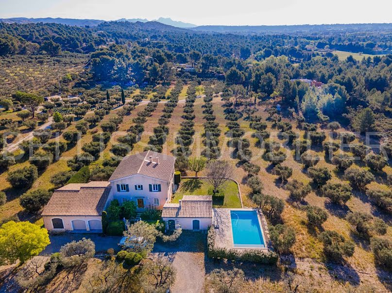 Vente propriété 8 pièces 243 m² à Mouriès (13890), 1 540 000 €