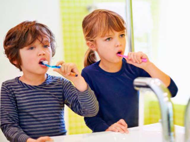 C:\Users\PC\Desktop\1504688637ninos-cepillandose-los-dientes-.jpg