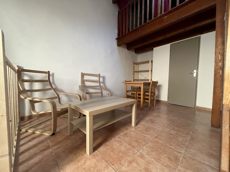 Location meublée appartement 1 pièce 25 m² à Pezenas (34120), 590 €