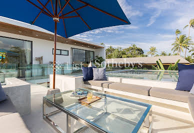 Villa with pool and terrace 2