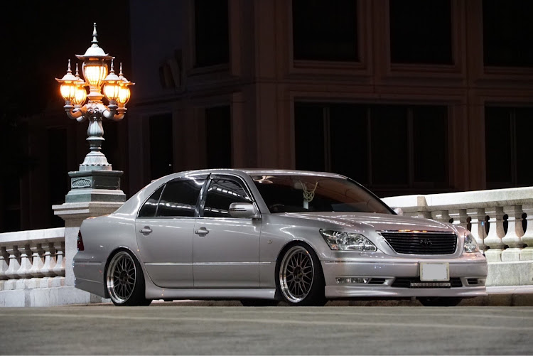 セルシオの日本橋・BBS LM・04style・ナンバー カバー制作・運営さんお願いしますに関するカスタム事例の投稿画像1枚目