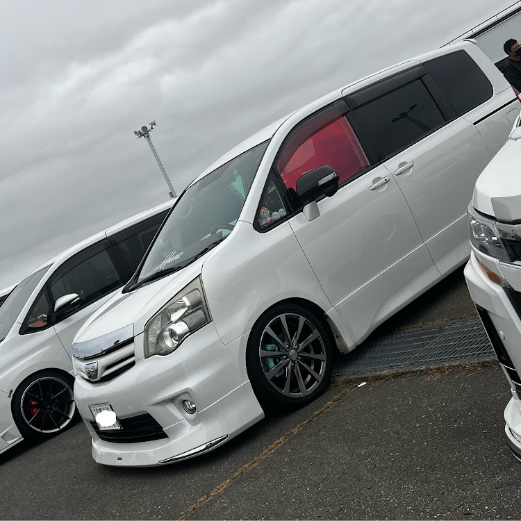 ノアのヴォクシー・Glanzに関するカスタム事例の投稿画像3枚目