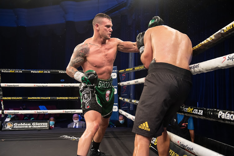 Kevin Lerena beat Patrick Ferguson (USA) by TKO in the 5th round of this 10 round International Catchweight contest.