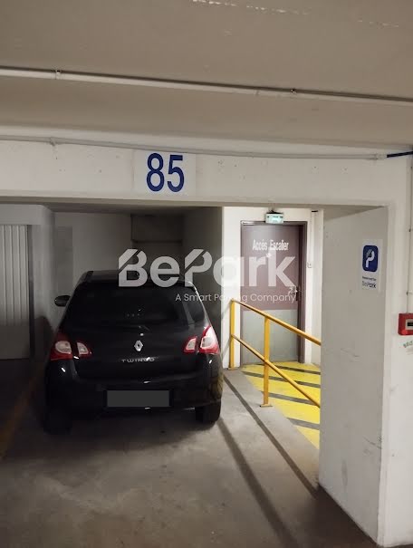 Location  parking  12 m² à Puteaux (92800), 84 €