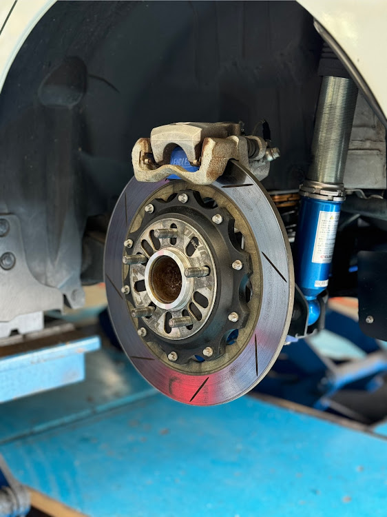 スイフトスポーツのブレーキキャリパーが見たい・JBT BRAKE SYSTEM・HHC BRAKESに関するカスタム事例の投稿画像4枚目