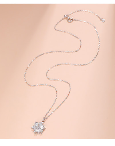 Title 9, Sterling Silver Pendant Snowflake Clavicle Chain