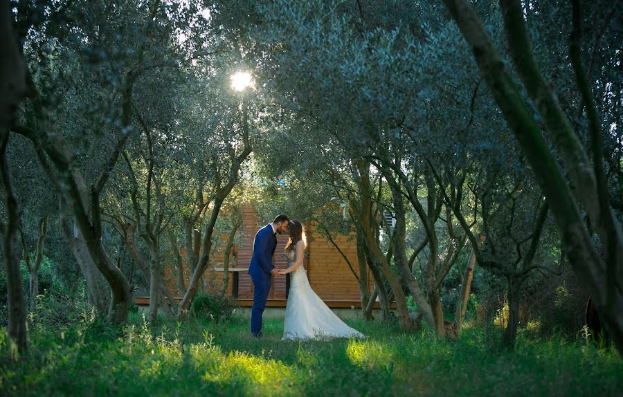 Fotógrafo de casamento Rigli Lutaj (riglilutaj). Foto de 20 de março 2017