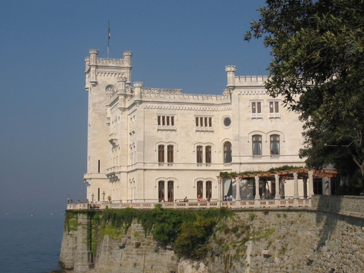 Triste  Castello di Miramare di Patatosa