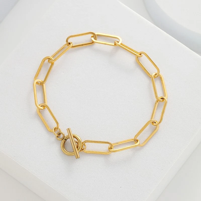 Bracelet en point de chaînette en acier inoxydable Élégant et durable Bijou pour hommes et femmes Design résistant à l'eau Confort et style au quotidien