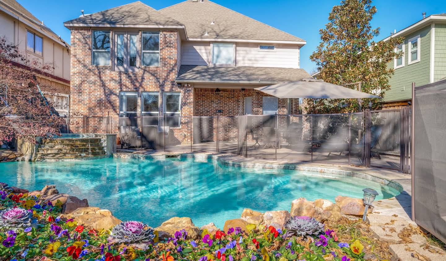 House with pool Dallas