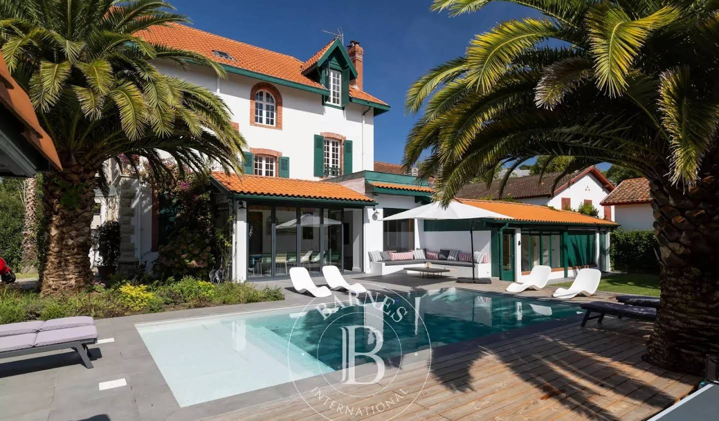 House with pool and garden Biarritz