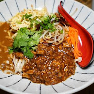 牛肉麵．雞湯(市民總店)