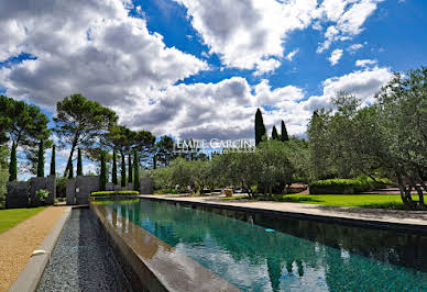 Propriété avec piscine et jardin 3