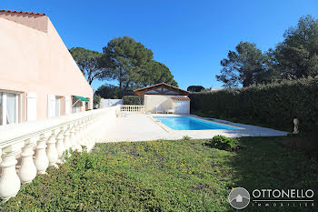 villa à Roquebrune-sur-Argens (83)