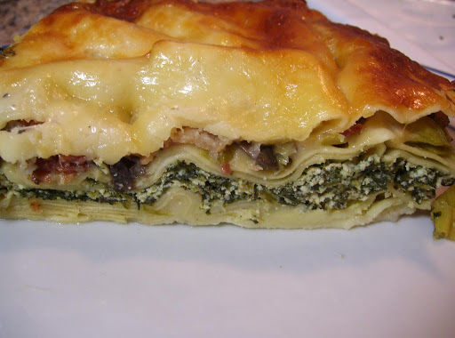 White Lasagna (Lasagna Bechamel) with spinach, leeks, mushrooms and bacon