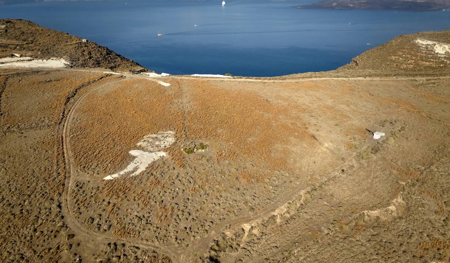 Terrain Oia