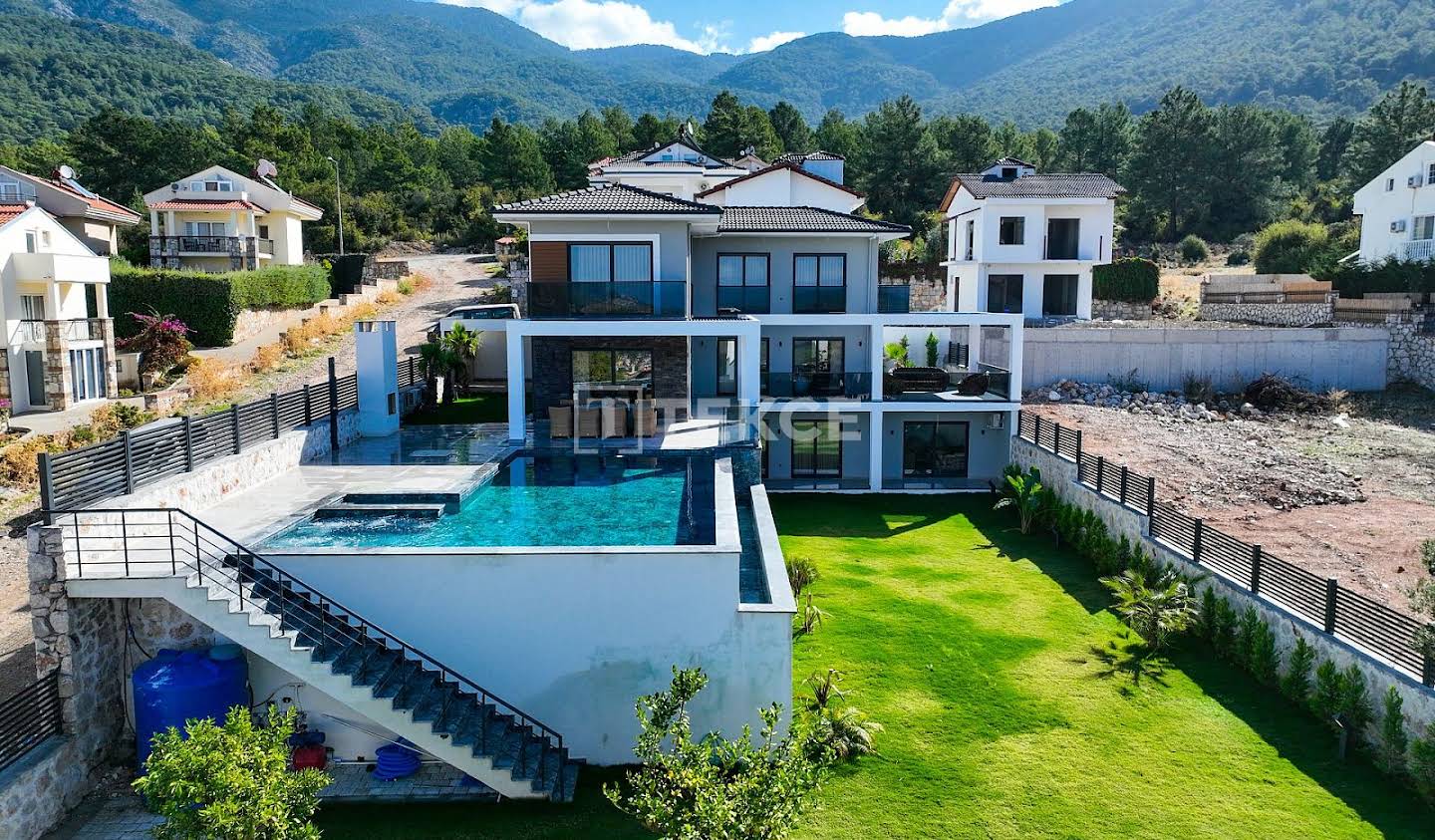 House with pool and terrace Fethiye