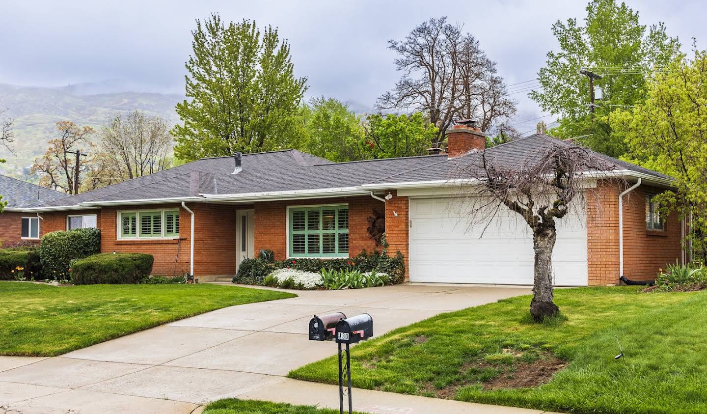 House with garden Bountiful