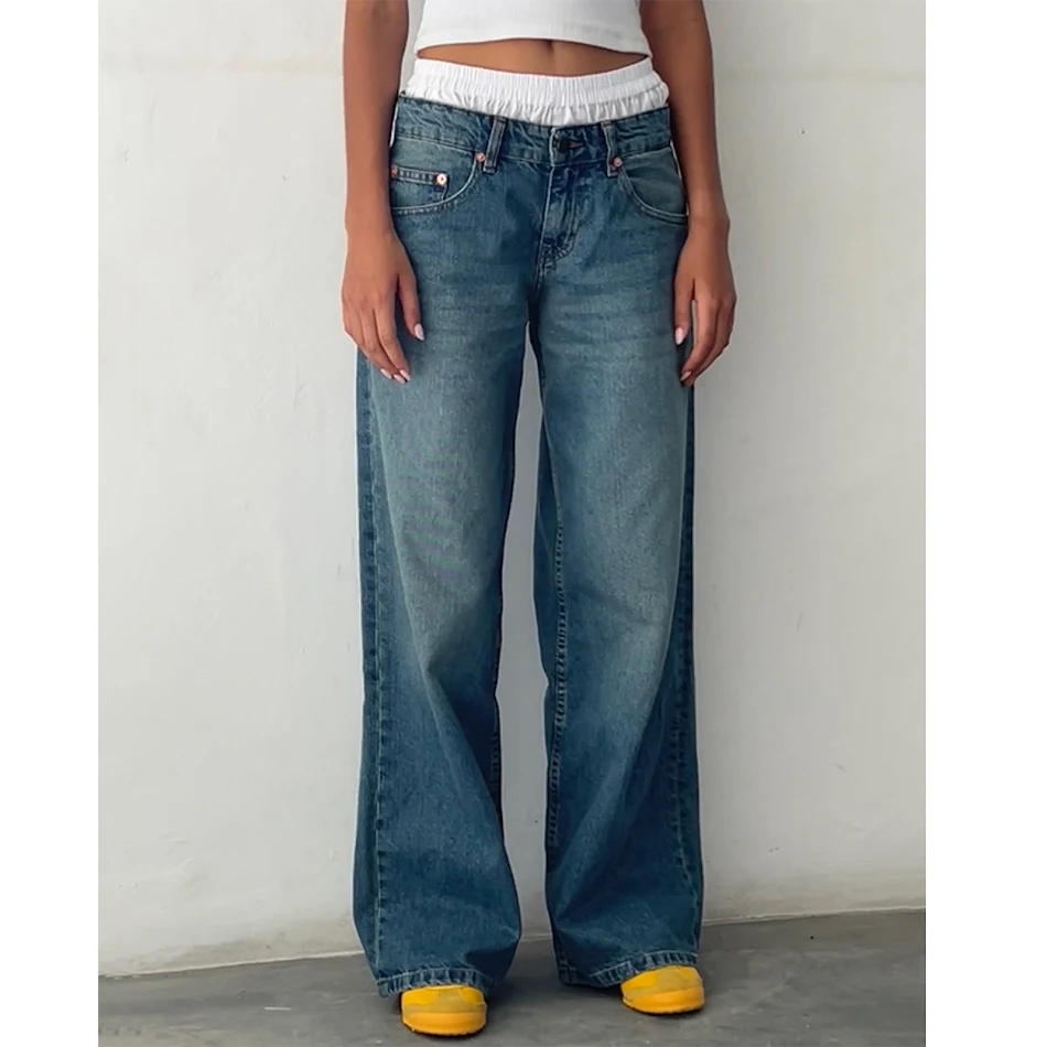 Calça jeans reta feminina retrô de cintura baixa, sem elasticidade, lavada, perfeita para um visual casual e moderno com caimento impecável.