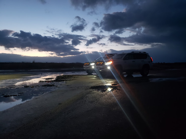 ランドクルーザープラドのドライブ・泥だらけ・ポッキーの日・ハミチン・水溜まりに関するカスタム事例の投稿画像4枚目