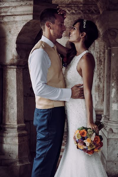 Jurufoto perkahwinan Adrienn Balázs (loveforeverwed). Foto pada 13 Ogos 2018