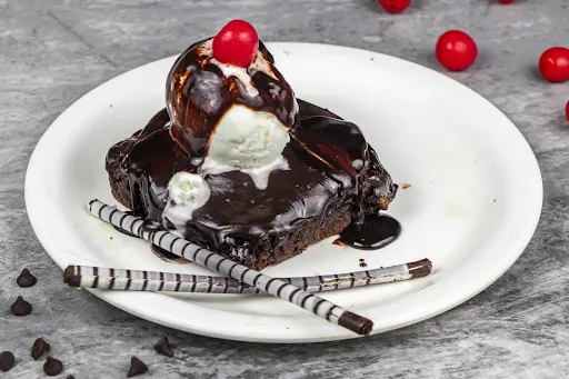 American Choco Walnut Brownie Ice Cream With Chocolate Fudge