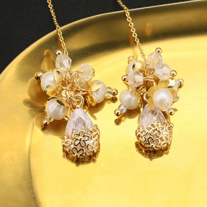 Natuurlijke parel elegante retro zirkon bloem cluster oorhangers Ins, perfecte oorbellen voor dames.