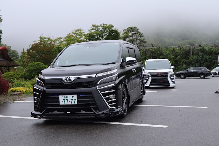 ヴォクシーの山梨側忍野八海・大雨で被災された皆様へお見舞い申し上げます・最高の仲間達😎・スパシャンイベントin山梨県・洗車カスタム✨に関するカスタム事例の投稿画像4枚目