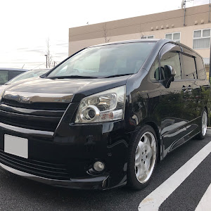 ノア ZRR70W