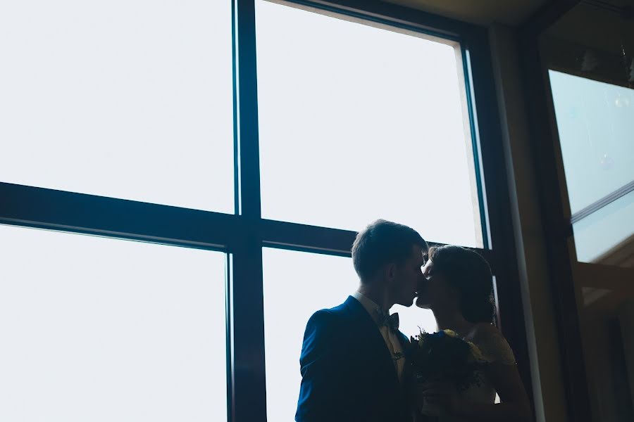 Fotógrafo de casamento Stanislav Rybnikov (rybnikov). Foto de 25 de março 2016