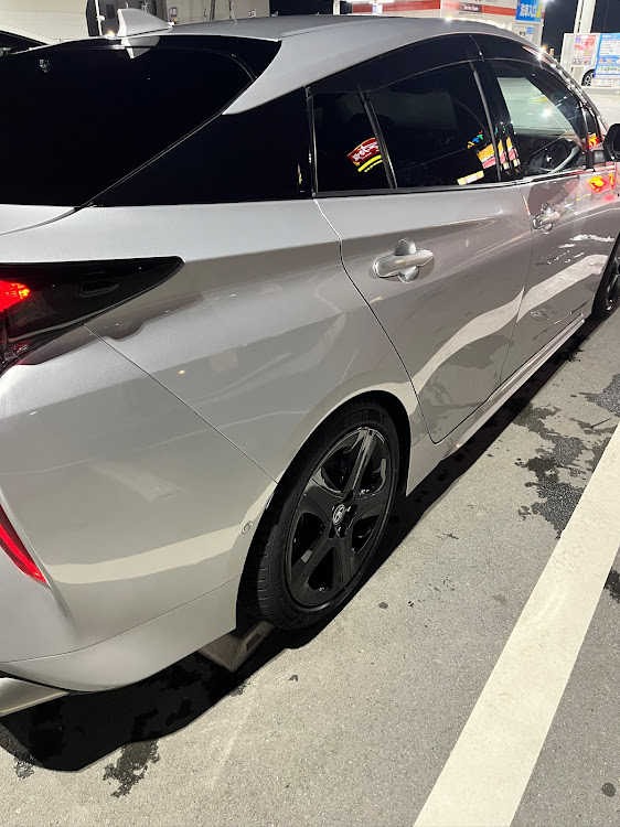 プリウスの低そうで低くない少し低い車・洗車・愛車・ガソリンスタンドに関するカスタム事例の投稿画像2枚目