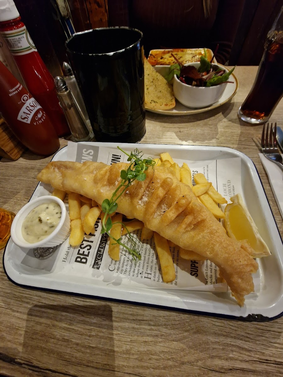 GF fish & chips with lemon & tartar sauce.