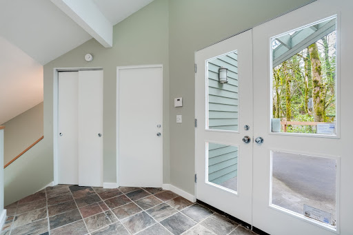 Entrance with double glass doors and staircase - Luxury property for sale in Portland, 3 bedrooms