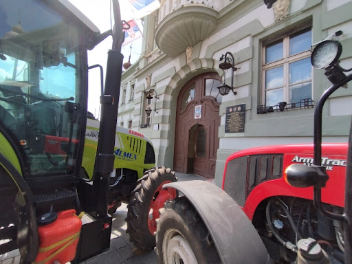 Poljoprivrednici ispred Gradske kuće u Zrenjaninu