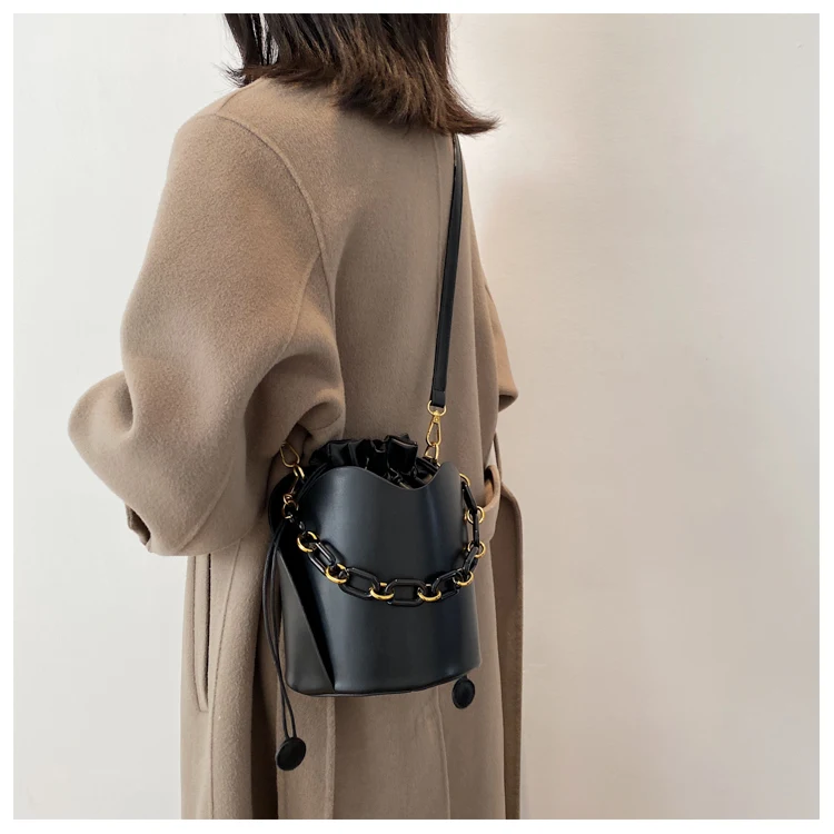 Sac à Main Rétro Femme Nouveau Sac Seau Chaîne Sac Femme Simple Sac Sous-Bras Élégant et Tendance pour Toutes Occasions