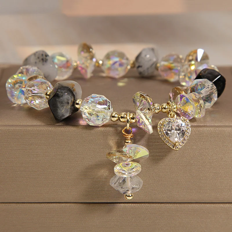 Schlichtes Armband mit Anhänger Herz Zirkonia, das Persönlichkeit liebt, ideal für Liebhaber des einfachen, dennoch stilvollen Schmucks.