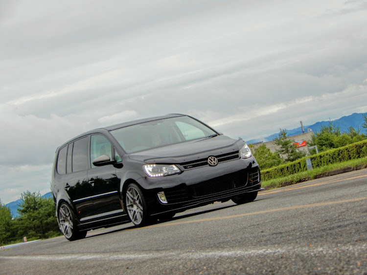 ゴルフトゥーランのVW・トゥーラン・やっと梅雨明け・夏が来たに関するカスタム事例の投稿画像1枚目