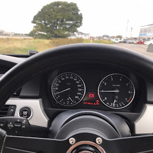 320i