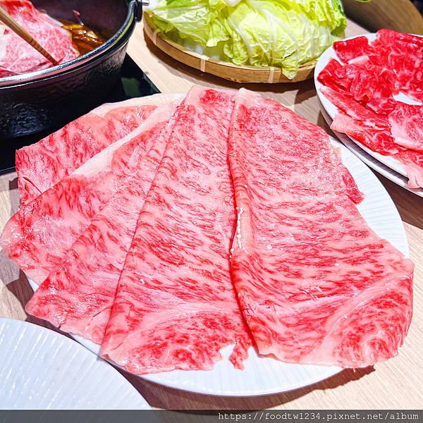 划算肉量也飽足的各式和牛精緻料理/超嫩不柴的和牛吃滿滿 「 筠芝和牛本舖」士林區芝山站 /價格實惠菜單超多選擇/附菜單