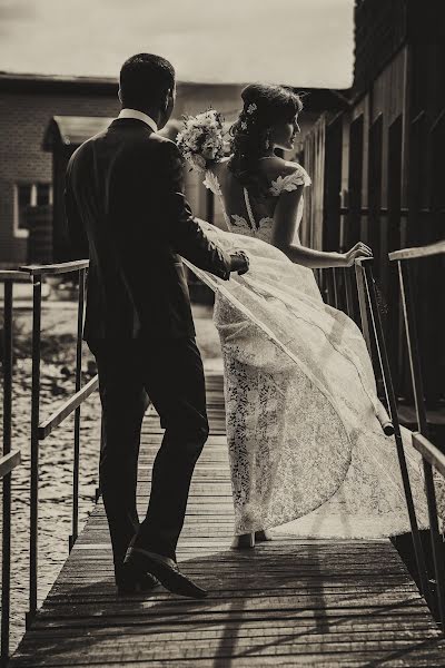 Wedding photographer Nikolay Valyaev (nikvval). Photo of 6 September 2016