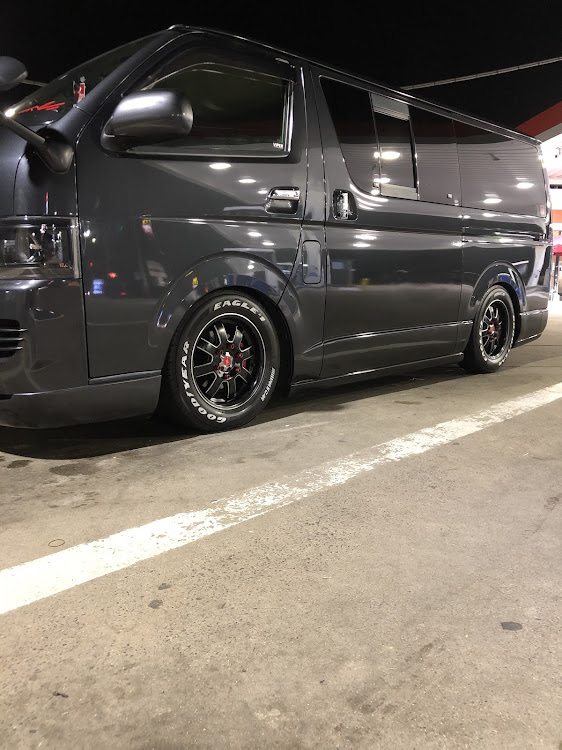 ハイエースバンのホイール交換・ナット買ってもらっちゃった🤩に関するカスタム事例の投稿画像4枚目
