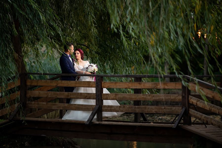 Fotógrafo de casamento Stefan Dragos (stefandragos). Foto de 4 de fevereiro 2020