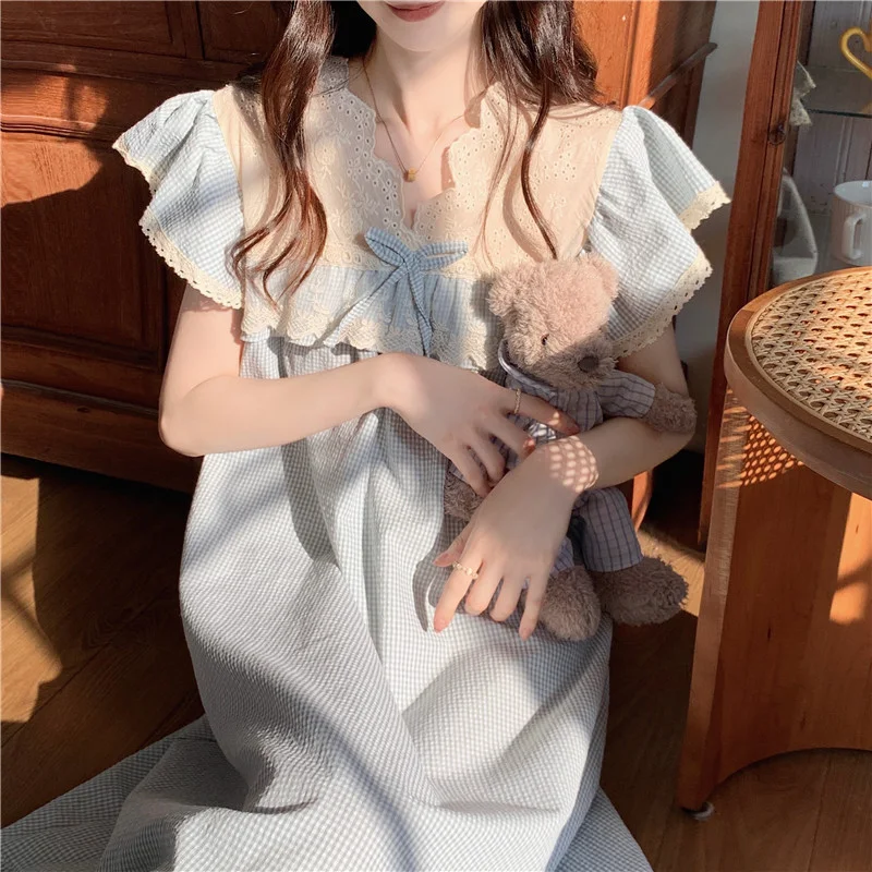 Chemise de nuit femme manches courtes style Princesse Vêtements de maison Confort et douceur pour des nuits paisibles et un sommeil réparateur.