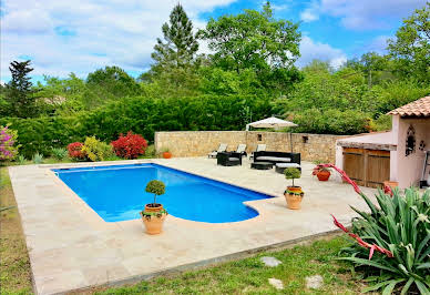 Villa avec piscine et jardin 8